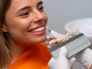 کامپوزیت بهتر است یا روکش دندان؟